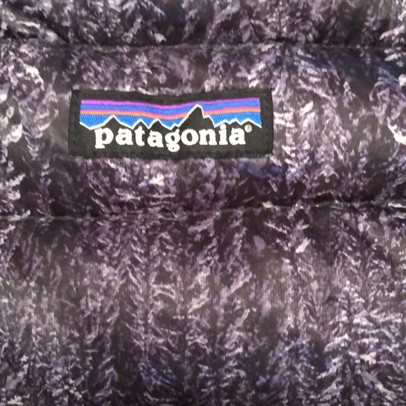 LIKE NEW PATAGONIA MENS DOWN JACKET - Picture 3 of 5